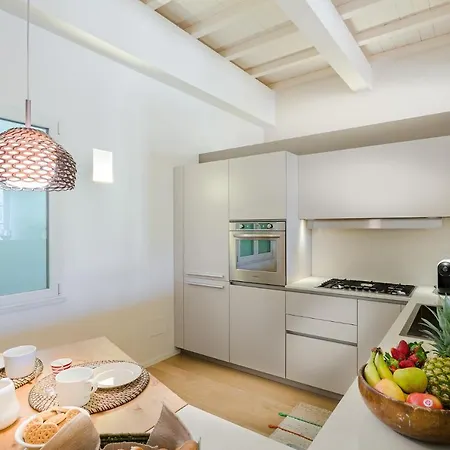 Apartment Casa Cachi 2, Modern Spacious 2 Bedrooms With Terrace And Elevator Lucca